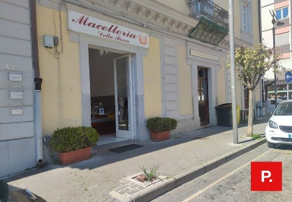 Foto Locale commerciale in piazza matteotti, Caserta Corso Trieste di 90 m²