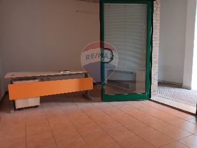Foto Ufficio a Ferrara Aeroporto di 50 m² con 2 locali in affitto