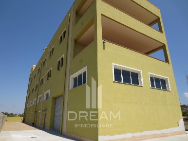 Foto Ufficio in via Torricelli, Selargius di 262 m² con 5 locali in affitto