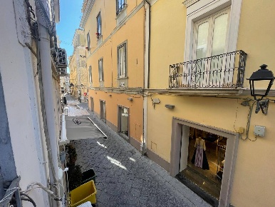 Foto Negozio in VIA MAZZOCCHI, Caserta di 280 m² con 3 locali in affitto
