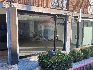 Foto Negozio a Varese Masnago di 160 m² con 2 locali in affitto