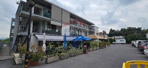 Foto Locale commerciale in Via Roma, Lambrugo di 133 m² con 2 locali