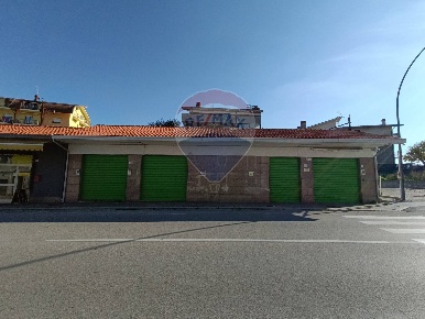 Foto Locale commerciale in VIA SAN ROCCO, Castel Frentano Centro di 165 m²