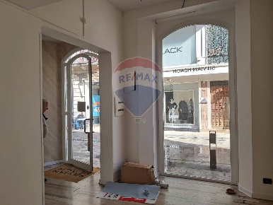 Foto Negozio in via Cavour 186/188/190, Vittoria Centro di 100 m²