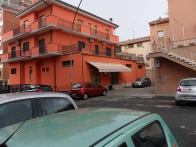 Foto Locale commerciale in VIA NAZIONE UNITE, Colleferro Centro di 213 m²