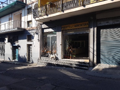 Foto Negozio a Paternò di 240 m² con 1 locali in vendita