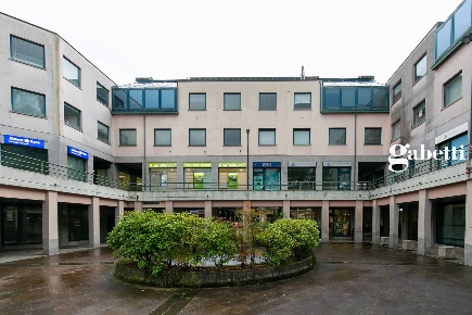 Foto Attività commerciale in Via De Gasperi, Merate Centro di 100 m²