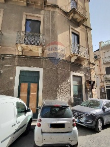 Foto Locale commerciale in Via G.B. Nicolosi, Paternò di 60 m² con 3 locali