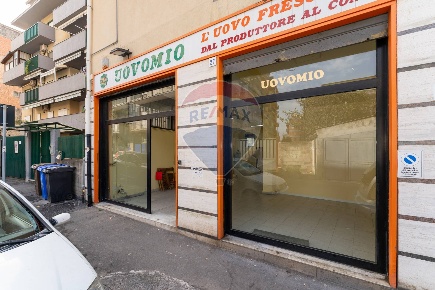 Foto Locale commerciale in via monreale, Catania Rapisardi di 90 m²