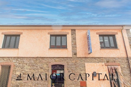Foto Attività commerciale in via roma, Oschiri di 220 m² con 6 locali