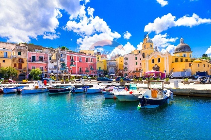 Foto Locale commerciale in Via Marina di Corricella, Procida di 120 m²