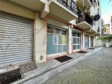 Foto Magazzino in VIA SIMONETTA, Cosenza Centro di 18 m² in affitto