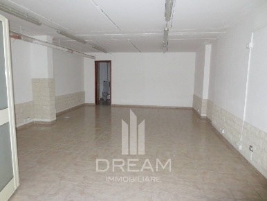 Foto Magazzino in via Piemonte, Quartu Sant'Elena Quartu di 63 m²