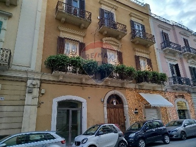 Foto Locale commerciale in Via Dante Alighieri, Bari Murat di 55 m²