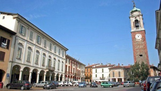 Foto Attività commerciale in VIA GRAMSCI, Oleggio Centro di 80 m²