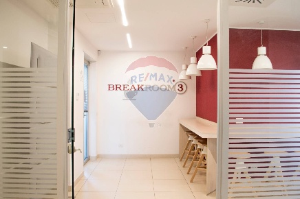 Foto Ufficio in Via Mazzitelli, Bari Poggiofranco di 520 m² in vendita