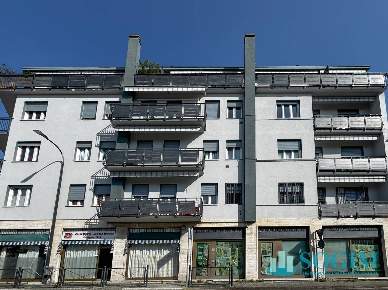 Foto Locale commerciale in via trieste, Limbiate Centro di 121 m²