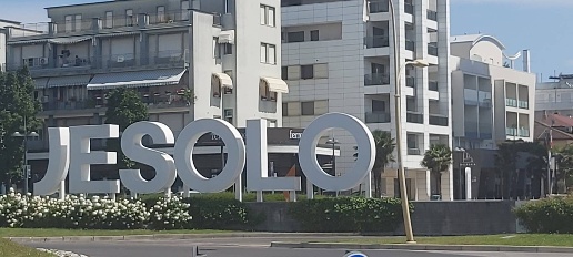 Foto Locale commerciale in Piazza Marconi, Jesolo Lido Centro Ovest