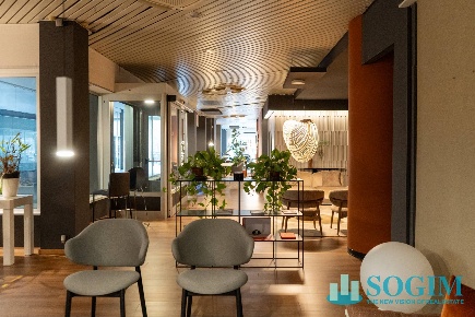Foto Negozio in Via Milano, Como Borghi di 1740 m² con 1 locali in vendita