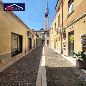 Foto Attività commerciale a Monfalcone Centro di 70 m² con 2 locali