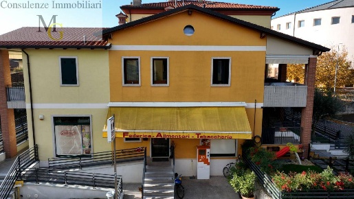 Foto Attività commerciale a Monteforte d'Alpone di 113 m² con 1 locali