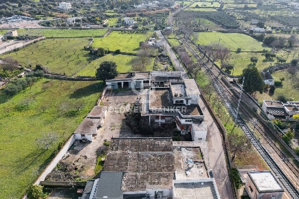 Foto Attività commerciale in Via Della Stazione, Cisternino Centro