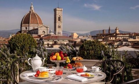 Foto Locale commerciale a Firenze Piazza della Repubblica di 230 m²