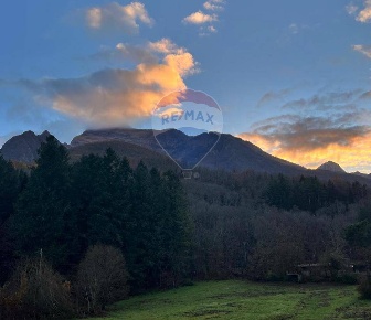 Foto Hotel a Camporgiano Centro di 1350 m² con 18 locali in vendita