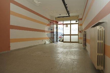 Foto Locale commerciale in Corso Sicilia, Enna Centro di 81 m² con 2 locali