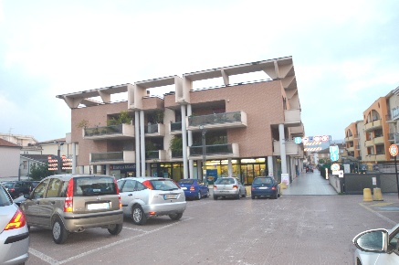 Foto Locale commerciale in Viale De Gasperi, Monteprandone Centobuchi