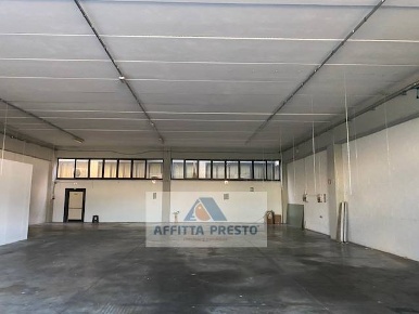 Foto Attività commerciale a Empoli di 360 m² con 1 locali in affitto