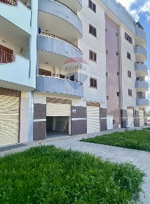Foto Locale commerciale in Largo Paul Harris, Molfetta di 47 m² in vendita