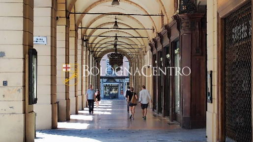 Foto Locale commerciale in Vicolo Ghirlanda, Bologna Centro Storico