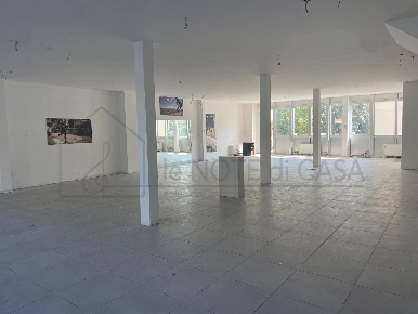Foto Ufficio in Via Pomposa, Rimini Grotta Rossa di 440 m² con 17 locali