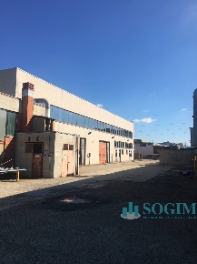 Foto Magazzino in VIA PO', Opera Centro di 3500 m² in vendita