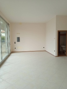 Foto Negozio in via Bosnia, San Mauro Pascoli Centro di 80 m² con 2 locali