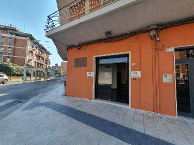 Foto Locale commerciale in Viale Zecchino, Siracusa Tica - Zecchino