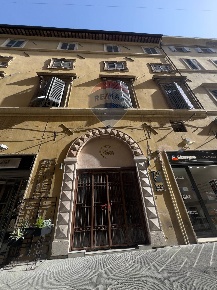 Foto Locale commerciale in Corso Cavour, Foligno Centro Storico di 230 m²