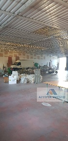 Foto Attività commerciale a Empoli di 940 m² con 4 locali in affitto