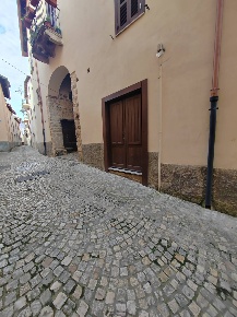 Foto Locale commerciale in Piazza Leone XIII, Maenza di 46 m² in vendita