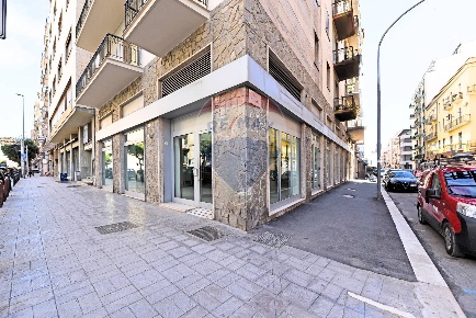 Foto Locale commerciale in Via Conte Appiano, Foggia Stazione di 500 m²