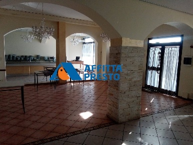 Foto Attività commerciale a Poggibonsi di 480 m² in affitto