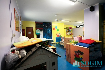 Foto Negozio in via fratelli cervi, Peschiera Borromeo Bellaria di 160 m²