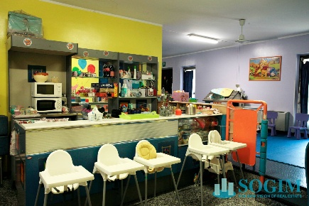 Foto Negozio in via fratelli cervi, Peschiera Borromeo Bellaria di 160 m²