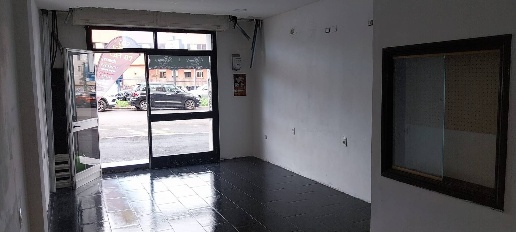 Foto Negozio in via Temistocle Calzecchi Onesti, Roma San Paolo di 31 m²