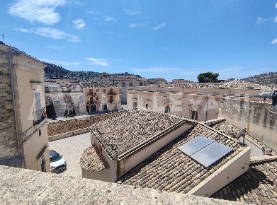Foto Hotel in Via Salso, Scicli Centro di 280 m² con 4 locali in vendita
