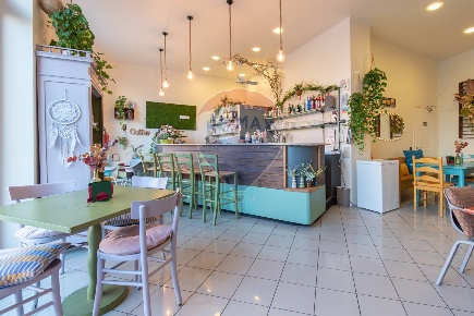 Foto Attività commerciale in Via Rose Di Sotto, Brescia Primo Maggio