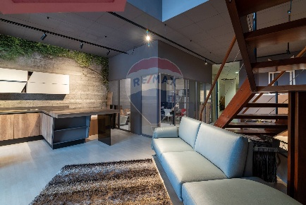 Foto Show room in Via Mercatale, Belvedere Ostrense Centro di 430 m²