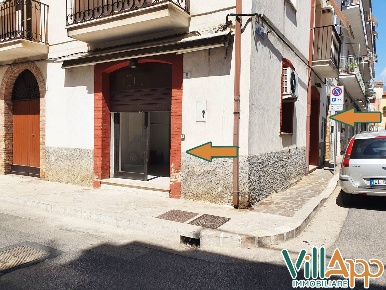 Foto Locale commerciale in Via Itri, Fondi Centro di 40 m² con 2 locali