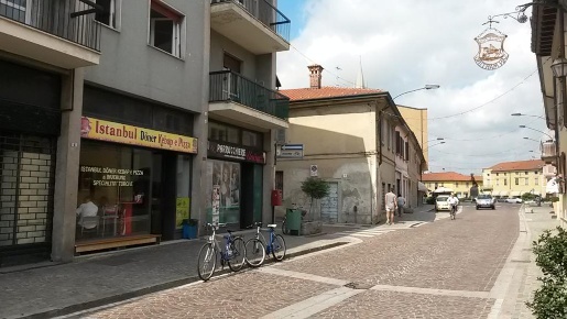 Foto Negozio in VIA VERDI, Inveruno Centro di 60 m² con 2 locali in vendita